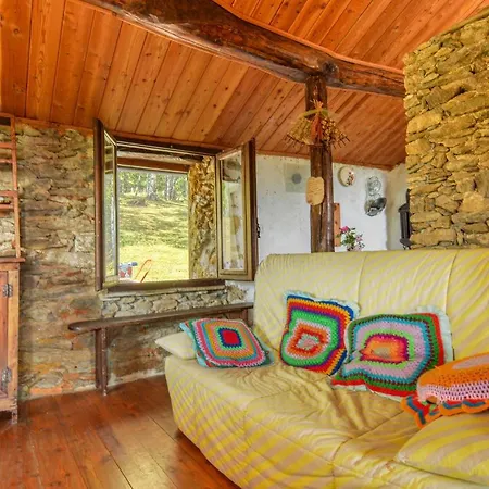 In Frassinetto With 1 Bedrooms Сasa de vacaciones